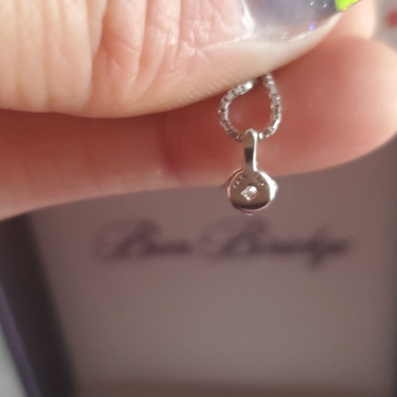 18 karat SI signature Ben Bridge Diamond Pendant - Picture 9 of 16